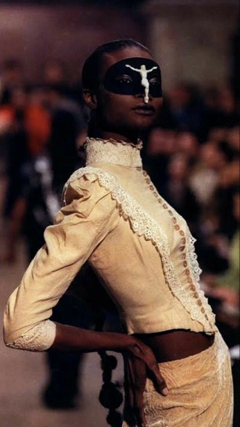 A cover of "HISTORY" cluster. The owner is lilysmyth. The cluster consists of 1 element.