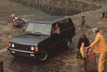 A cover of "land rovers 🖤" cluster. The owner is zacharia. The cluster consists of 19 elements.