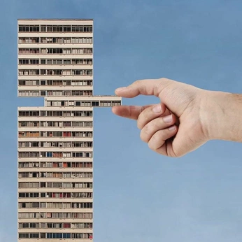 A cover of "Critical" cluster. The owner is pedrofavera. The cluster consists of 16 elements.