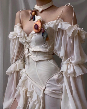 A cover of "Tops 🤎" cluster. The owner is xmarisolx. The cluster consists of 10 elements.