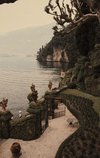 A cover of "Estate Of PA" cluster. The owner is mythos. The cluster description is "anything that embodies the estate vibe PURELY INSPIRATIONAL". The cluster consists of 51 elements.