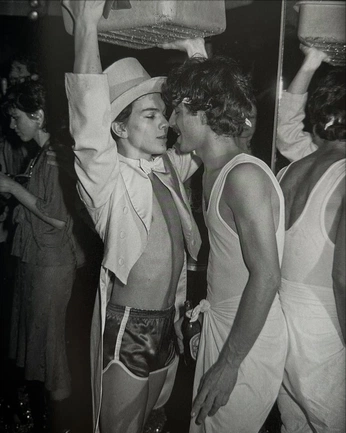 A cover of "queer" cluster. The owner is neopet. The cluster consists of 8 elements.