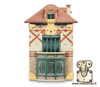 A cover of "box of curio" cluster. The owner is atmyworktable. The cluster consists of 5 elements.