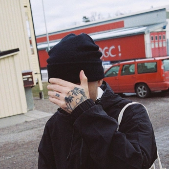 A cover of "💿" cluster. The owner is leilaniaaliyah. The cluster consists of 4 elements.