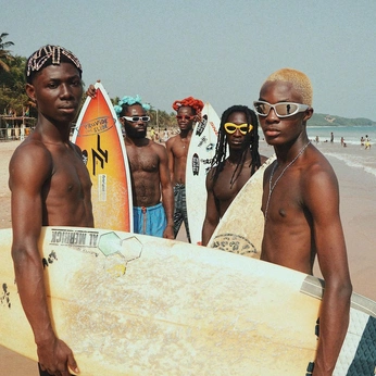 A cover of "SURF SHOOT" cluster. The owner is saviastudio. The cluster consists of 12 elements.