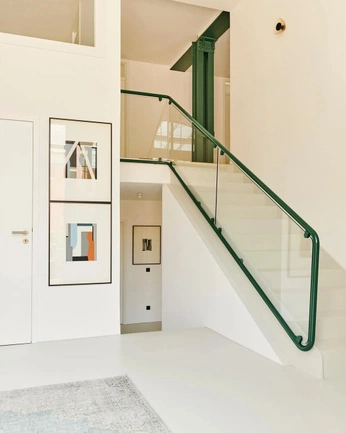 A cover of "interior" cluster. The owner is karlamcs. The cluster consists of 8 elements.