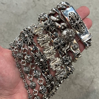 A cover of "Jewerly Inspo" cluster. The owner is greedyeman. The cluster consists of 2 elements.