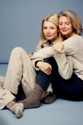 A cover of "Mother/daughter" cluster. The owner is eotavina. The cluster consists of 10 elements.