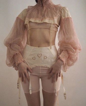 A cover of "fashion" cluster. The owner is priscilavanzin. The cluster consists of 3 elements.