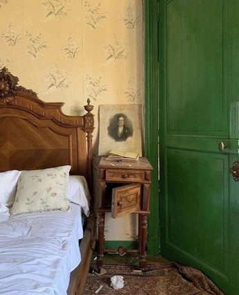 A cover of "spaces" cluster. The owner is spookysweet. The cluster consists of 161 elements.