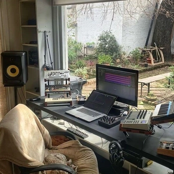 A cover of "roomz" cluster. The owner is uptwngirl. The cluster consists of 7 elements.