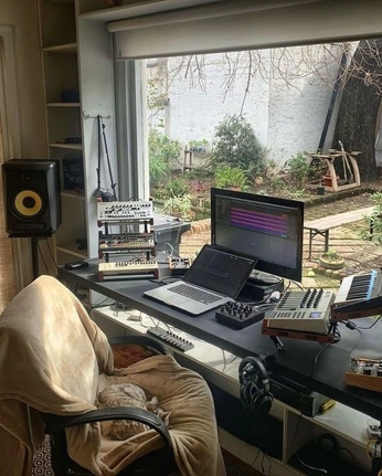 A cover of "lilyblues" cluster. The owner is lilyblues. The cluster consists of 28 elements.