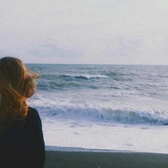 A cover of "Peace in a picture" cluster. The owner is r3nee. The cluster description is "peace.". The cluster consists of 12 elements.