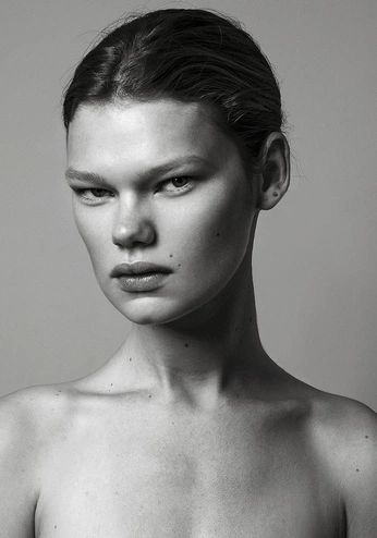 A cover of "Art" cluster. The owner is moota12. The cluster consists of 129 elements.