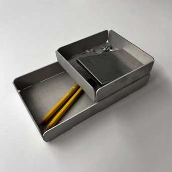 A cover of "box" cluster. The owner is clairetrd. The cluster consists of 1 element.