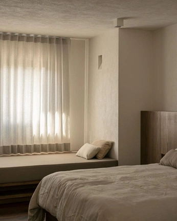 A cover of "尋常空間" cluster. The owner is yorklin. The cluster consists of 51 elements.