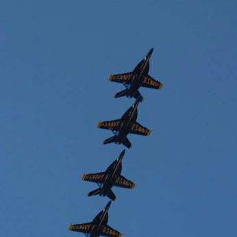 A cover of "AERO 'N AVIA" cluster. The owner is reiayanami. The cluster consists of 28 elements.