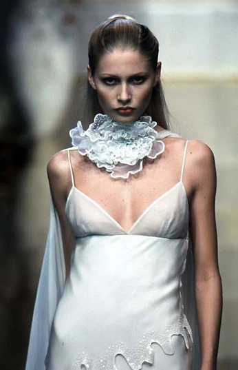 A cover of "Fashion" cluster. The owner is priscilafileti. The cluster consists of 5 elements.