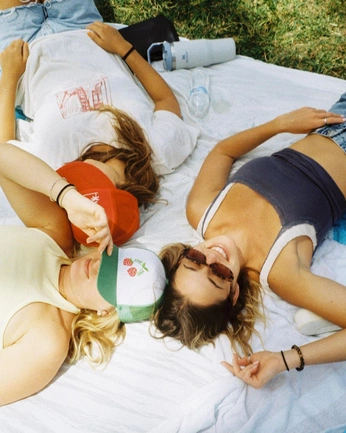 A cover of "Retropose styling by me" cluster. The owner is itstsitsia. The cluster consists of 4 elements.