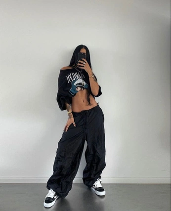 A cover of "Aesthetic" cluster. The owner is 123loc321. The cluster consists of 11 elements.