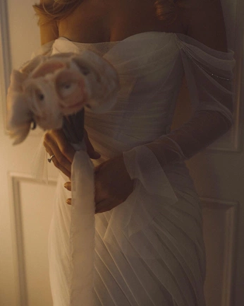 A cover of "Wedding Dresses" cluster. The owner is utopicdystopia. The cluster consists of 18 elements.