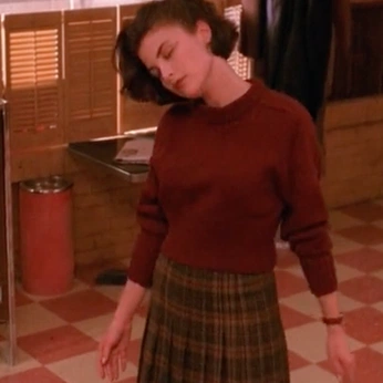 A cover of "Movies & TV" cluster. The owner is elia01. The cluster consists of 13 elements.