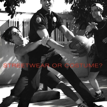 A cover of "MAGAZINE COVERS" cluster. The owner is johnafanode. The cluster consists of 71 elements.