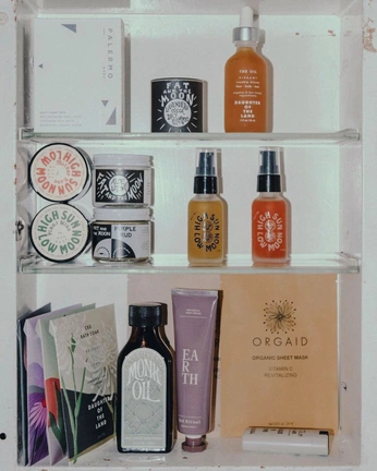 A cover of "Product shots" cluster. The owner is nicotinemars. The cluster consists of 21 elements.