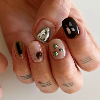 A cover of "nails" cluster. The owner is anastary. The cluster consists of 4 elements.