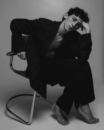 A cover of "moodboard carlos" cluster. The owner is pauuline. The cluster consists of 16 elements.