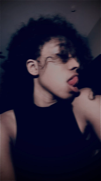 A cover of "Daydreamer" cluster. The owner is evermoire. The cluster consists of 19 elements.