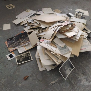 A cover of "paper & more" cluster. The owner is michelleciani. The cluster description is "for the love of paper ". The cluster consists of 53 elements.