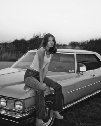 A cover of "Inspo car" cluster. The owner is josefinosis. The cluster consists of 2 elements.