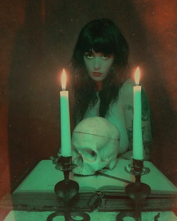 A cover of "Esoteric baddie" cluster. The owner is rissy. The cluster consists of 31 elements.