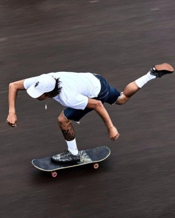 A cover of "skateboarding" cluster. The owner is chloeburbank. The cluster consists of 11 elements.