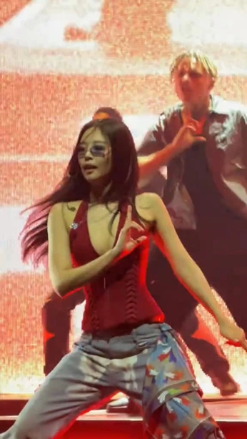 A cover of "jennie" cluster. The owner is ringo97. The cluster consists of 4 elements.