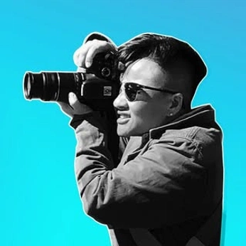 A cover of "Street Photos" cluster. The owner is zbreakstone. The cluster consists of 2 elements.