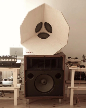 A cover of "sound" cluster. The owner is mickeydlh. The cluster consists of 5 elements.