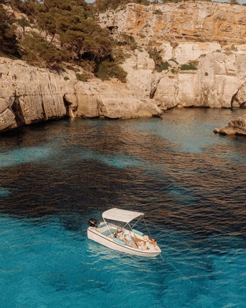 A cover of "MENORCA" cluster. The owner is huugopereez. The cluster consists of 4 elements.