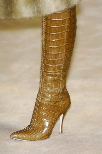 A cover of "roberto cavalli" cluster. The owner is allinsonjacome. The cluster consists of 16 elements.