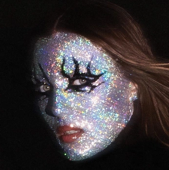 A cover of "maquillaje" cluster. The owner is mandragoraverde. The cluster consists of 3 elements.