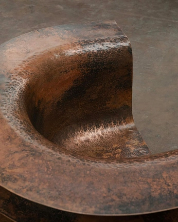 A cover of "archetypa." cluster. The owner is esenciatelier. The cluster description is "The Geometry of the Sacred — the invisible architectures of meaning". The cluster consists of 20 elements.