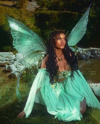 A cover of "Black Girls in Green" cluster. The owner is greenballerina. The cluster consists of 9 elements.