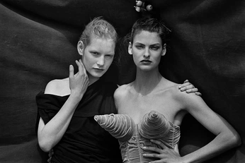 A cover of "Peter Lindbergh" cluster. The owner is aeon6ix. The cluster consists of 10 elements.