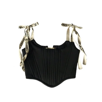 A cover of "Fashion form" cluster. The owner is marachevalier. The cluster consists of 24 elements.