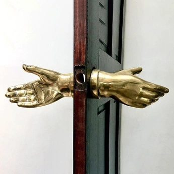 A cover of "Open/ Close" cluster. The owner is lanaley. The cluster consists of 1 element.