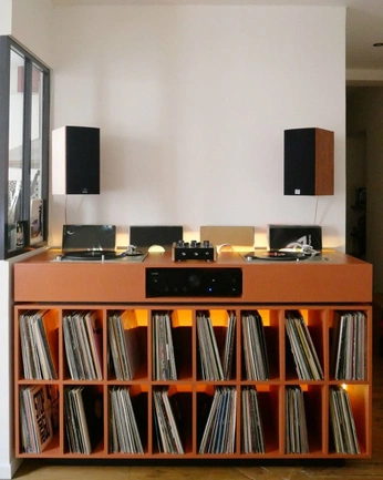 A cover of "vinyl insp" cluster. The owner is josephmorrison. The cluster consists of 10 elements.