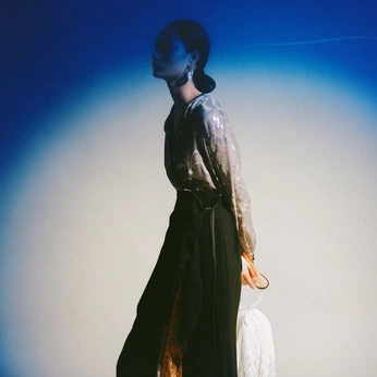 A cover of "Lola Shoot" cluster. The owner is gra.cei. The cluster consists of 18 elements.