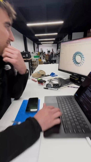 A cover of "Videos" cluster. The owner is createdbyhenri. The cluster consists of 10 elements.