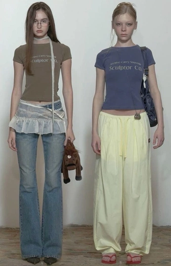 A cover of "outfits" cluster. The owner is meligalindo. The cluster consists of 1 element.